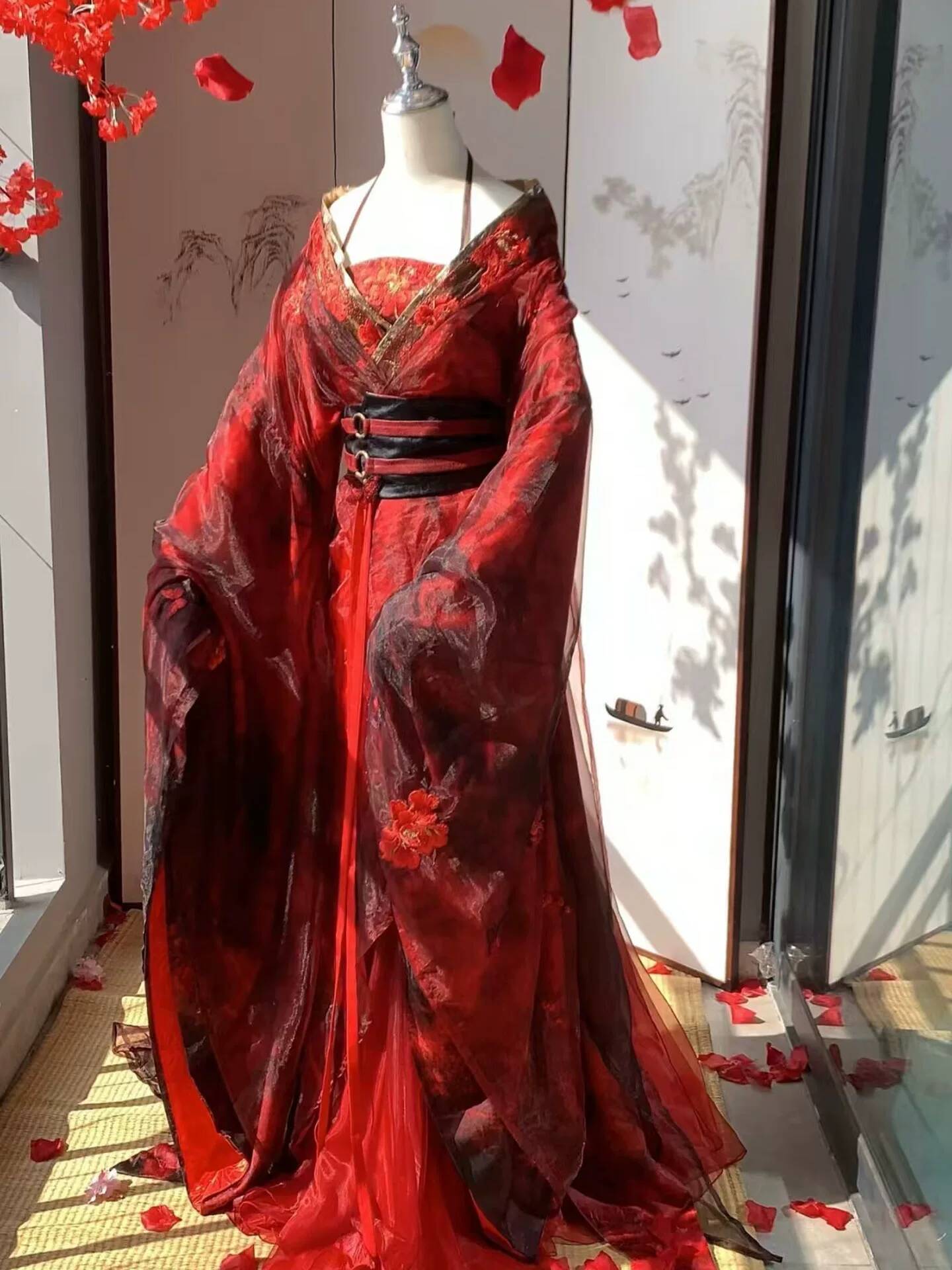 새로운 다투라 레드 한푸 여성 고대 스타일 중공업 자수 - Embroidery Style 리뷰 및 가격